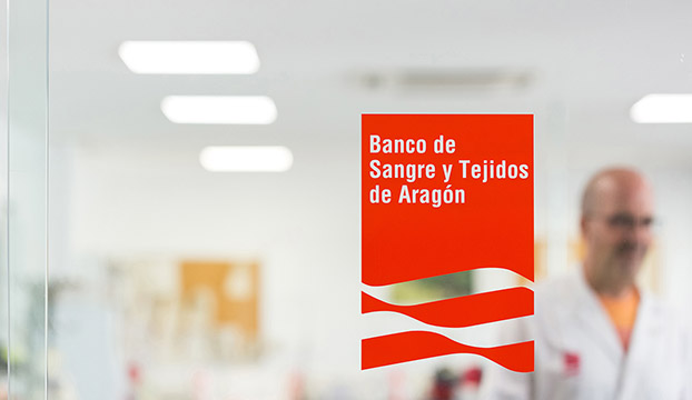 Logotipo del banco de sangre en sus instalaciones